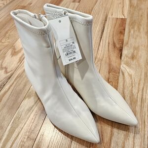 Women's Lonnie Kitten Heel Stretch Ankle Boots - White, Size 7.5, NWT